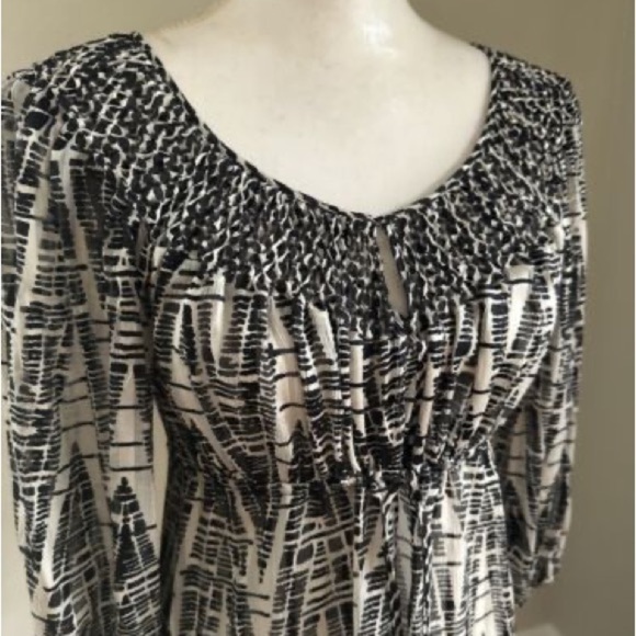 BCBGMaxAzria 10% Silk Boho Peasant Top Smocked Tie Waist Size XS EUC Fits Small - Picture 8 of 13